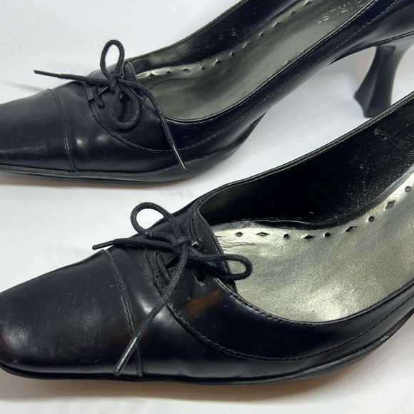 BCBG Black Leather Heals - Picture 5 of 9